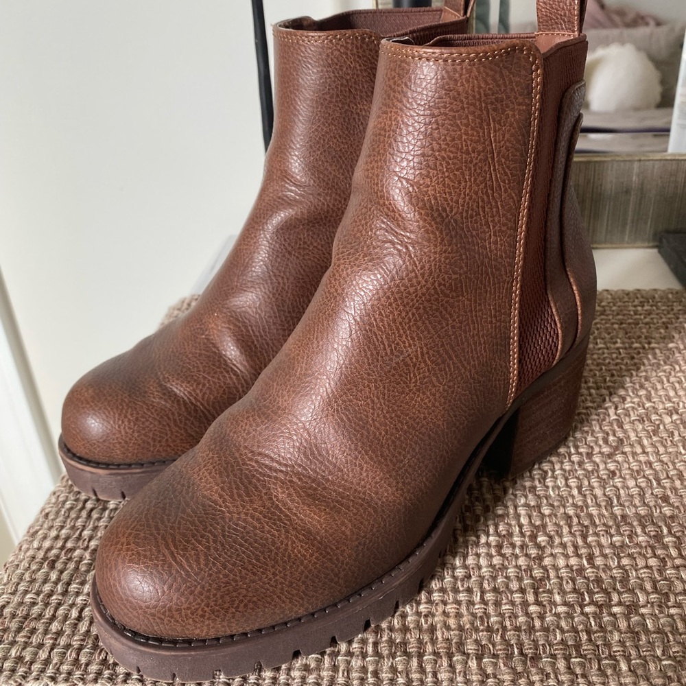 Faux leather bootie